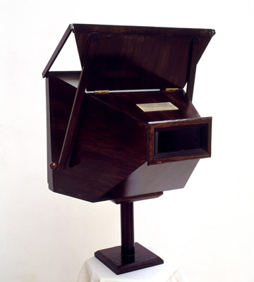 1997 small dioramic cabinet 45x67x59cm